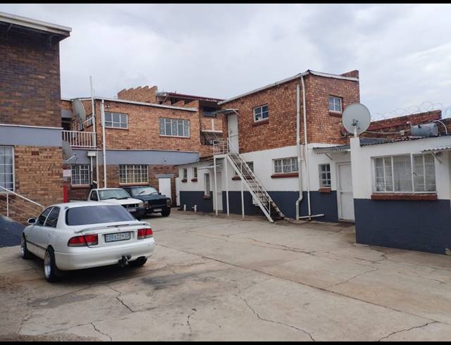 1,200M² BUILDING FOR SALE IN PRIMROSE